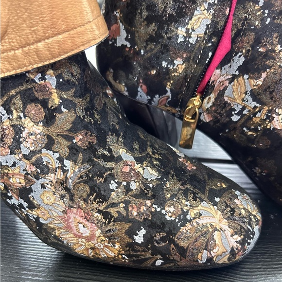 Chanii.B Ankle Boots - Picture 2 of 4